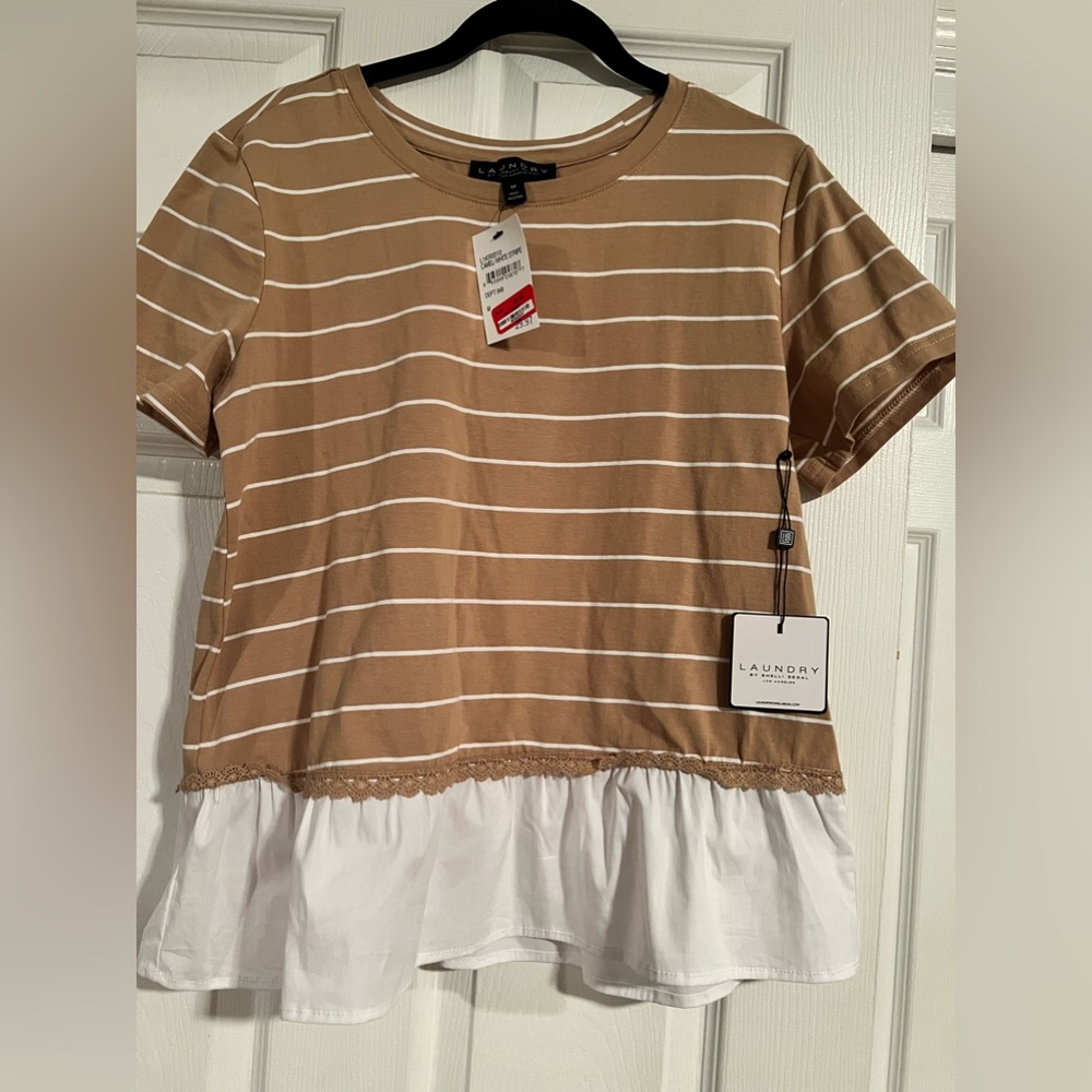 Laundry by Shelli Segal. Size M. Cotton tee with peakabo hem